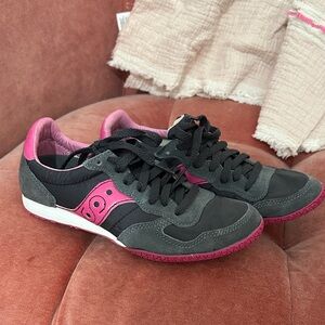 Saucony BULLET Women's Charcoal and Pink Sneakers